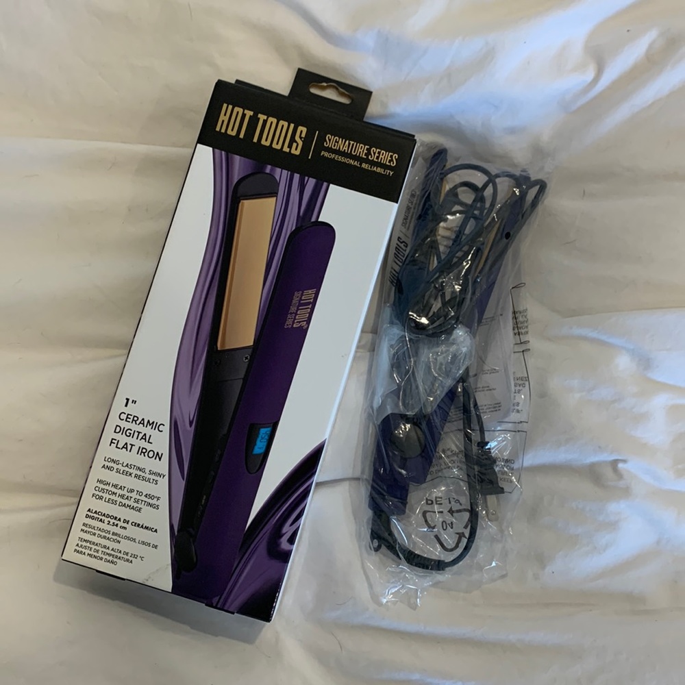 Hot Tools 1” ceramic digital flat iron